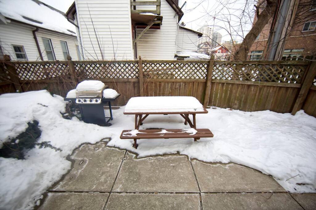 Apartamento Tucked Away Off Brady - 4 Beds Milwaukee Exterior foto